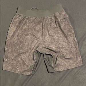 Lululemon unlined shorts mens‎ size medium EUC gray